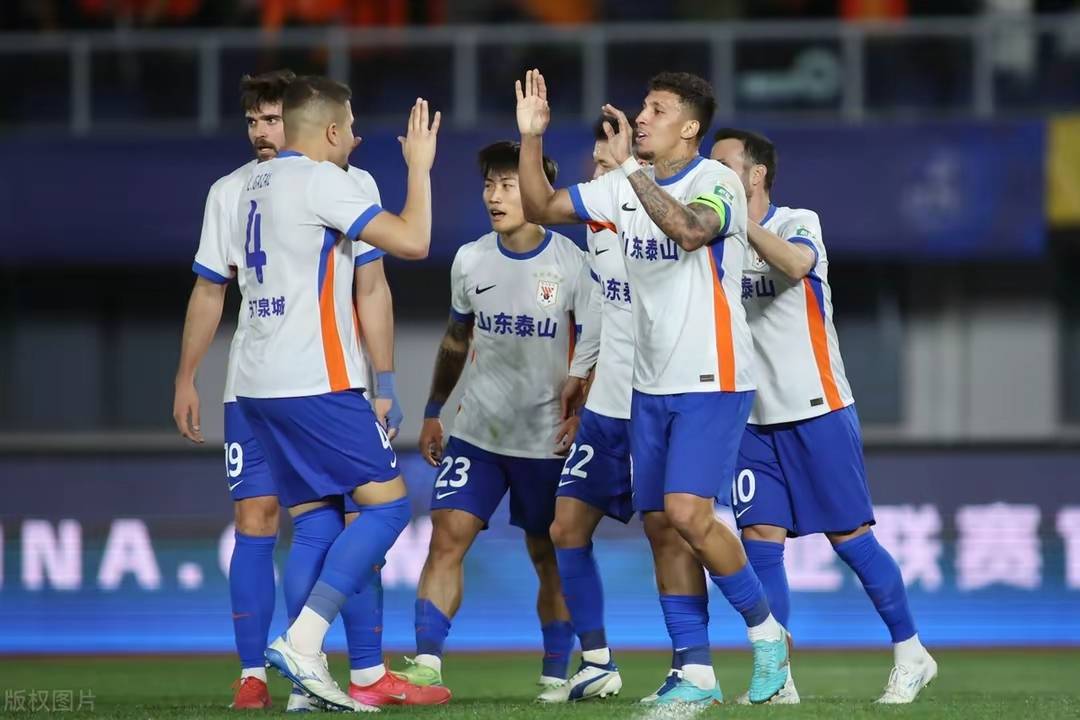 包含国安客场对阵恒大，双方寻求保持胜势的词条